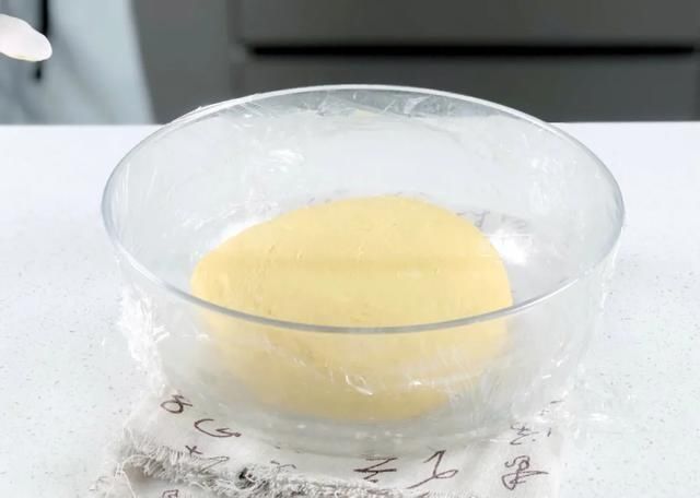 玉米这样做,比面包还好吃,不用烤箱,锅里蒸一蒸就搞定