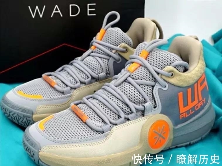 小伙伴们 最新发售的实战球鞋!这新配色也太骚气了吧!