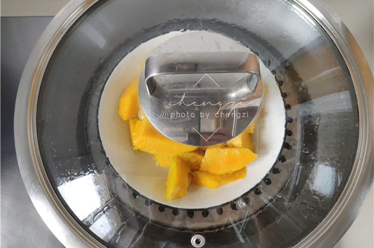 三伏天多吃绿豆，不煮汤不熬粥，加1块南瓜做早餐，消暑又解馋