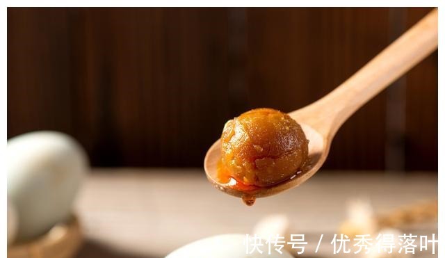 椰棗|建議中老年人冬季多吃4種健康食物，好吃不貴，對身體好！