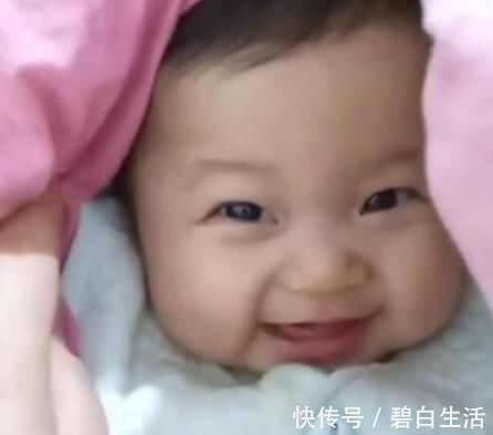 安全感|宝宝对妈妈的爱有多深?从睡觉的小动作能看出来,你家娃有几个?