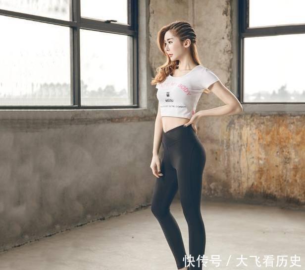 苗条好看的打底裤美女,穿出女人知性美,更加靓丽出众