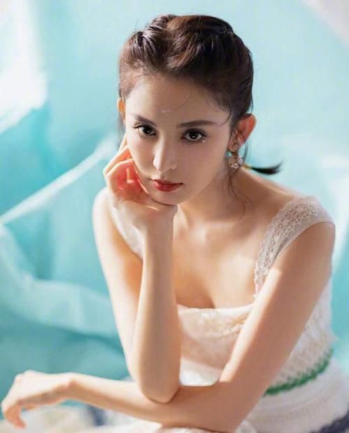 丸子头已经不流行了，今年这5种“发型”是真火，简单大方显脸小