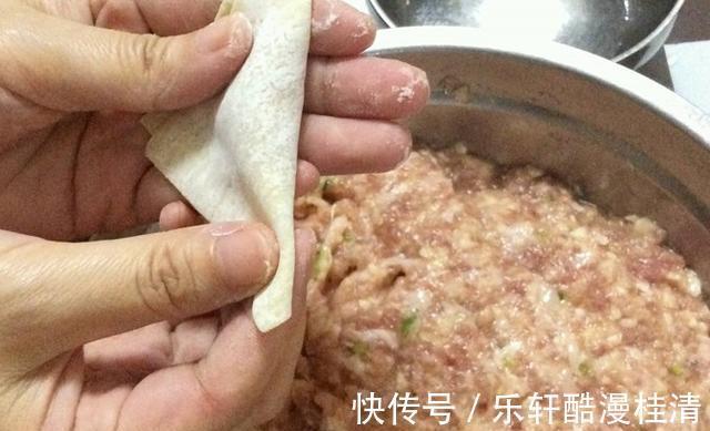 云吞皮|教你包馄饨，沾点水，一捏就好，下锅不破皮