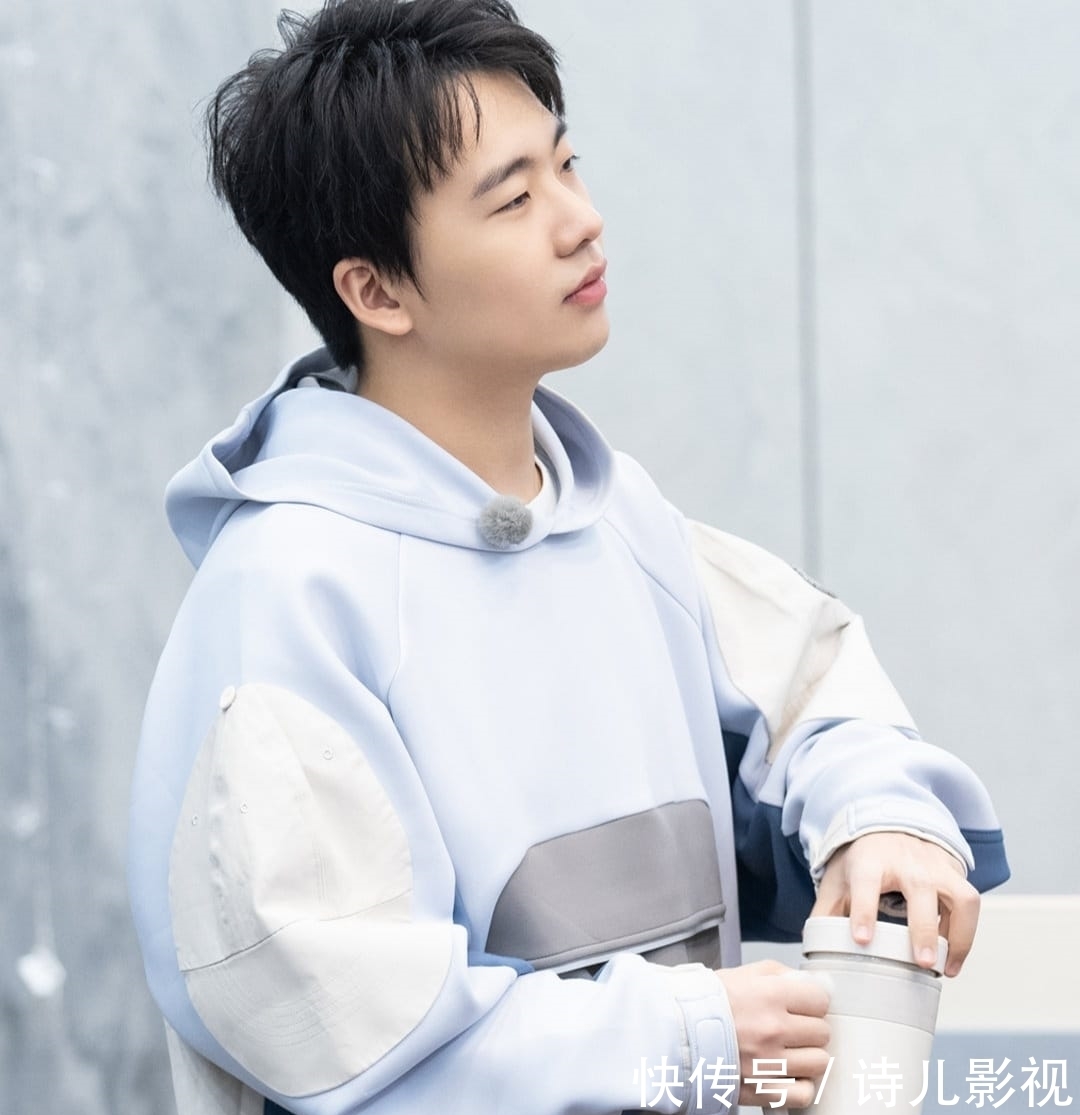 彭昱畅 向往的生活:何炅虽然浮夸,但没了他,这节目会跟《桃花坞》一样