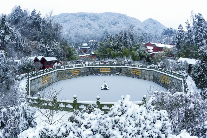 风雪|风雪武当山,仙境藏玄机!大雪封山时,道人、隐士都在干什么!