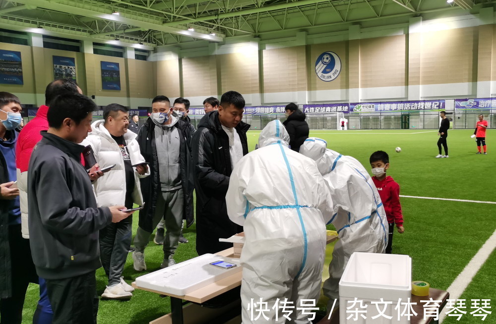 甲大連人賀歲杯踩場(chǎng)獨(dú)家照片！多名萬(wàn)達(dá)奪冠功臣＋前中超球員亮相