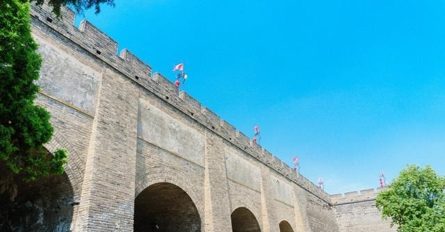 距今|中国现存最完好的明代古城墙，距今有700年历史，却遭吐槽门票贵