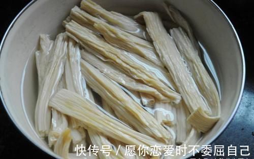 劲道|泡腐竹时,别放水里直接泡,教你饭店的做法,简单快速还劲道
