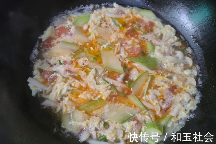 营养|酸甜开胃的番茄西葫芦蛋花汤,营养好喝,10分钟就能搞定