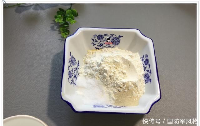  电饭煲红豆发糕，这样做不用揉面，不用擀面，好吃还简单