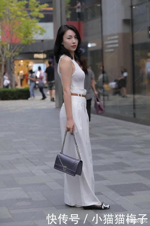 淑女风 现在流行“半透明”裤姐姐胆大穿了,成熟女人味十足