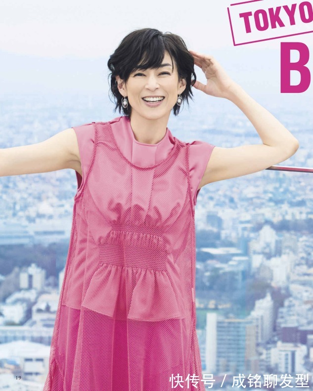 银色系|奔五奔六的女人别总穿深色衣服，试试这些亮色穿搭，时髦更显年轻