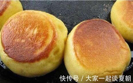 红薯新吃法，不放水，不放糖，做出松软香甜的饼，一端上桌抢光光