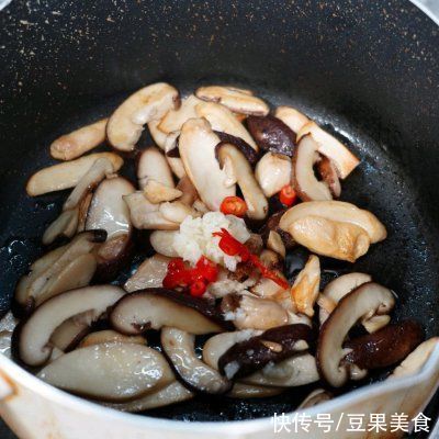 这道菌菇炒肥牛发到朋友圈,留言全说被馋哭