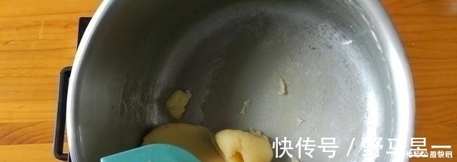 面团|一口下去就爆浆的卡士达酥皮泡芙,大气孔不塌陷的秘密都在这