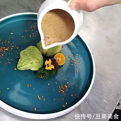 牛油果沙拉|吃着比肉还鲜，嘴馋就吃牛油果沙拉