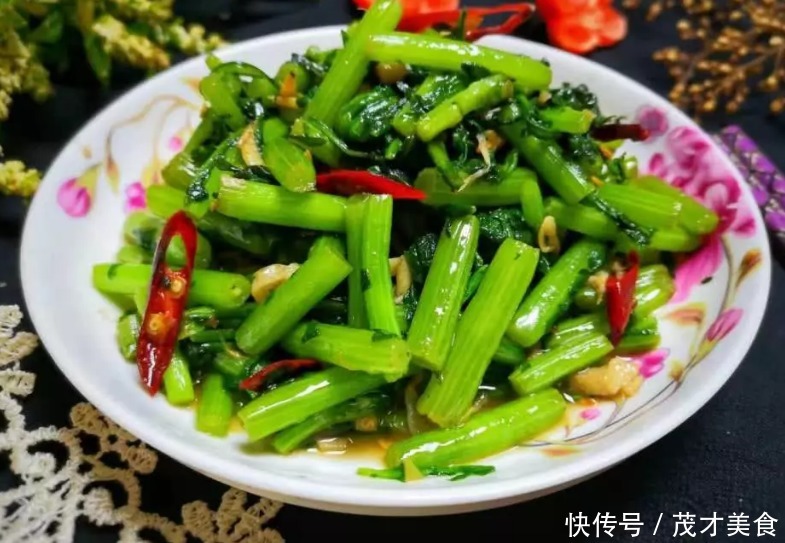 它是天然的“补钙菜”，隔三差五炒一盘，补钙质，孩子长个头