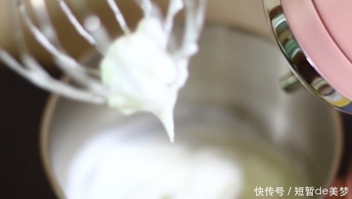 炎热的夏天,来一份酸酸甜甜的百香果慕斯,解暑又开胃!