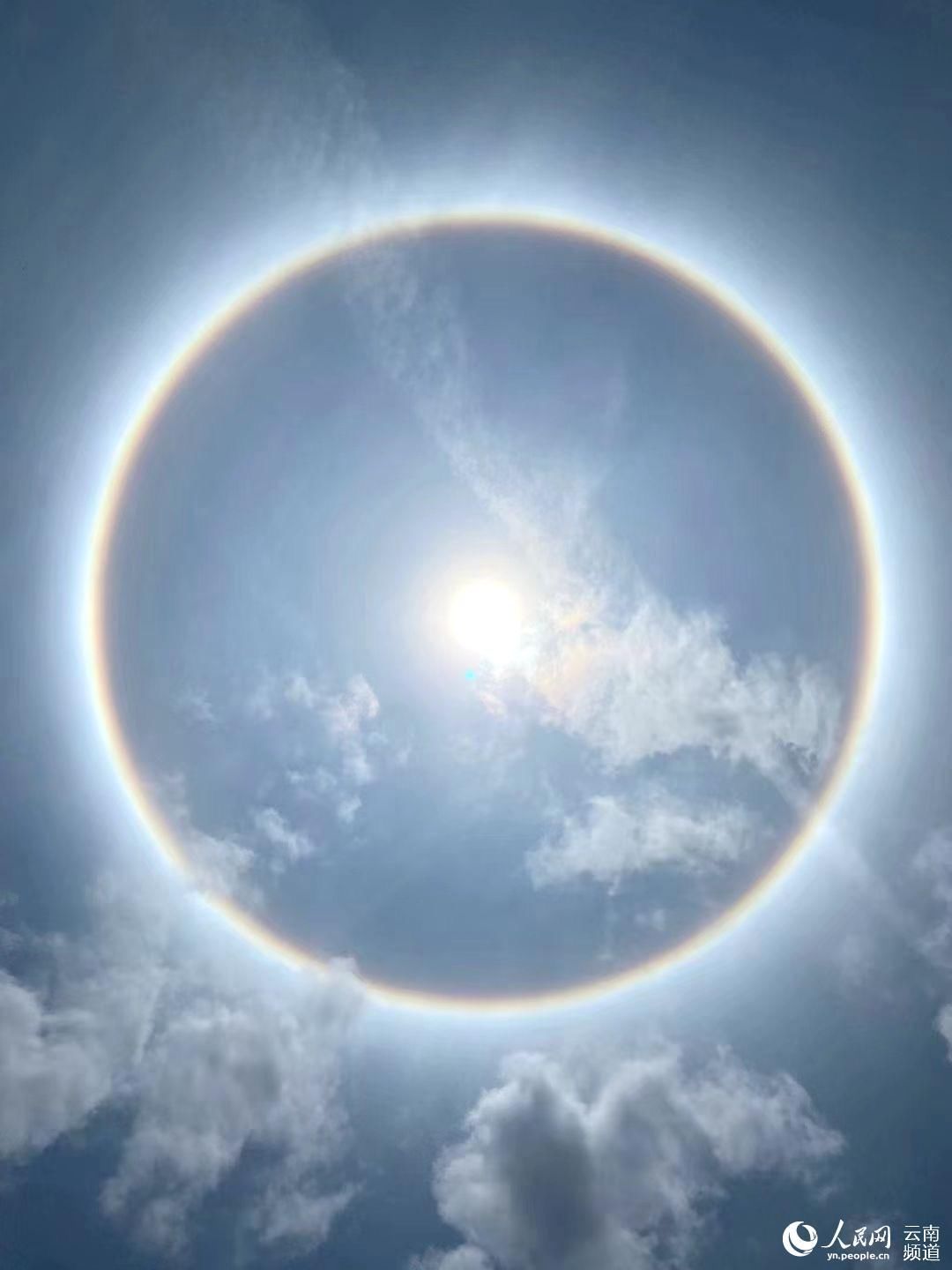 太阳“晕圈” 云南多地出现日晕景观（组图）