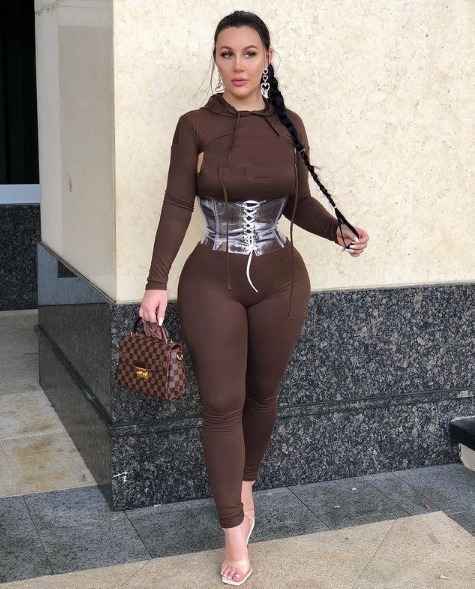 模特|她是132斤的大码模特,妖艳身材,让无数男人拜倒在她的包臀裙下