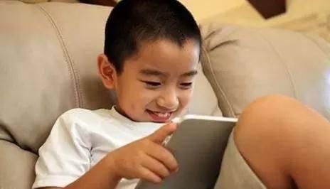 孩子|11岁儿子手机私藏200张“有色照片”,别让性无知毁了娃