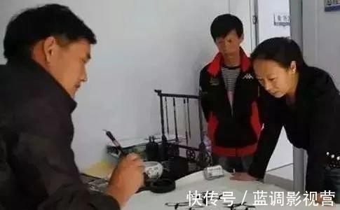 方正电子#什么才是艺术家!看完林青霞、陈佩斯的书法,再看朱之文的