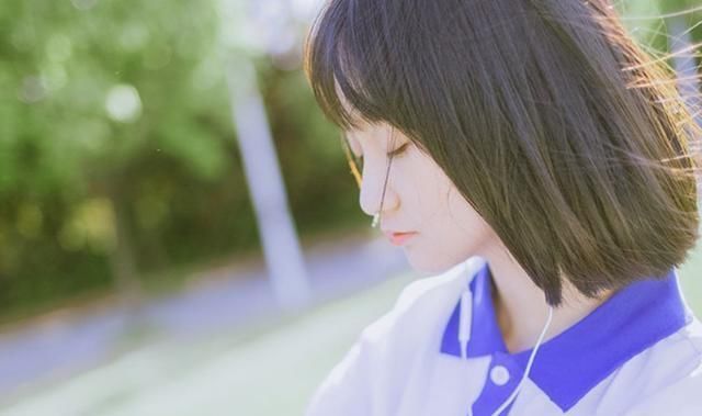 打扮|13岁女孩打扮忽然变成熟,妈妈偷偷查手机,里面照片让她泣不成声