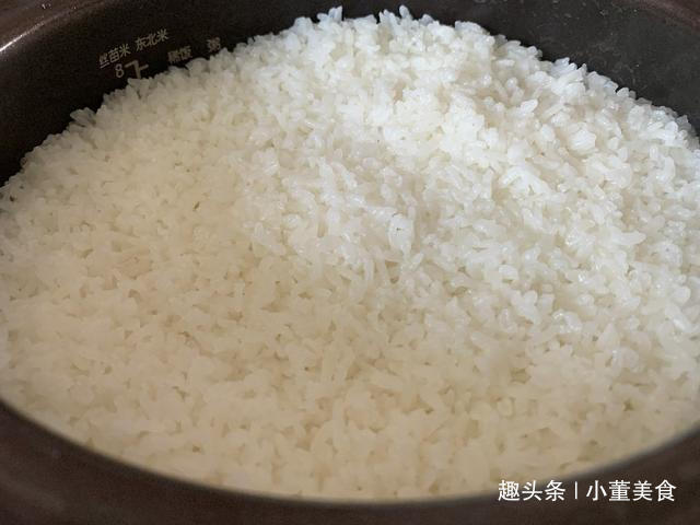 蒸米饭时，别只会加水蒸，多加这几步，蒸出的米饭又香又软