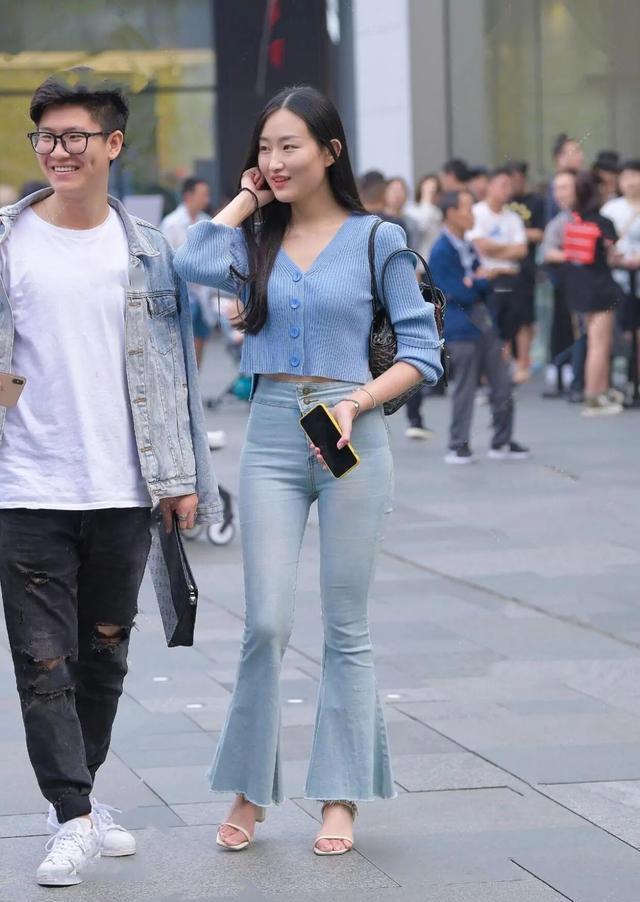 喇叭裤|“小腿粗”又如何? 无外乎选一套合身的穿搭, 劣势便不攻自破!