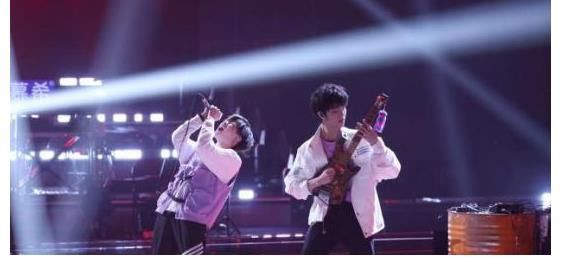 王靖雯|《中国好声音》最新人气榜，发条月亮稳排第一，前五冠军热门占三