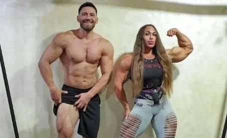 女孩|因身材羸弱被嘲笑，女孩健身练出“巨腿”，网友表示惹不起