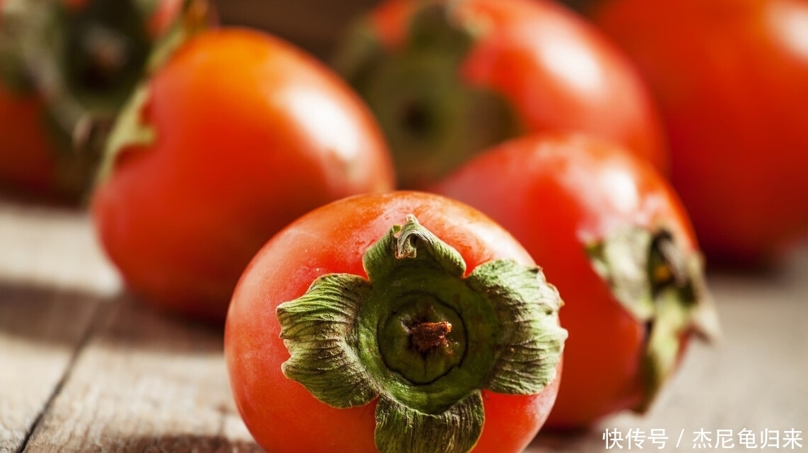 新鲜|柿子大量上市了,5个小技巧,教你挑选新鲜好吃的柿子,个个香甜