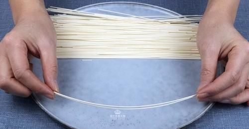 买面条时如何挑选？这4种面条不建议买，为了家人健康，别买错了