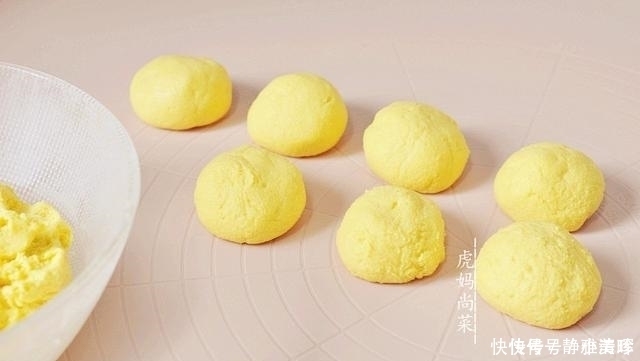 拍拍|玉米面饼,烫一烫柔软不硬,也不用擀,拍拍即成,多吃粗粮身体好