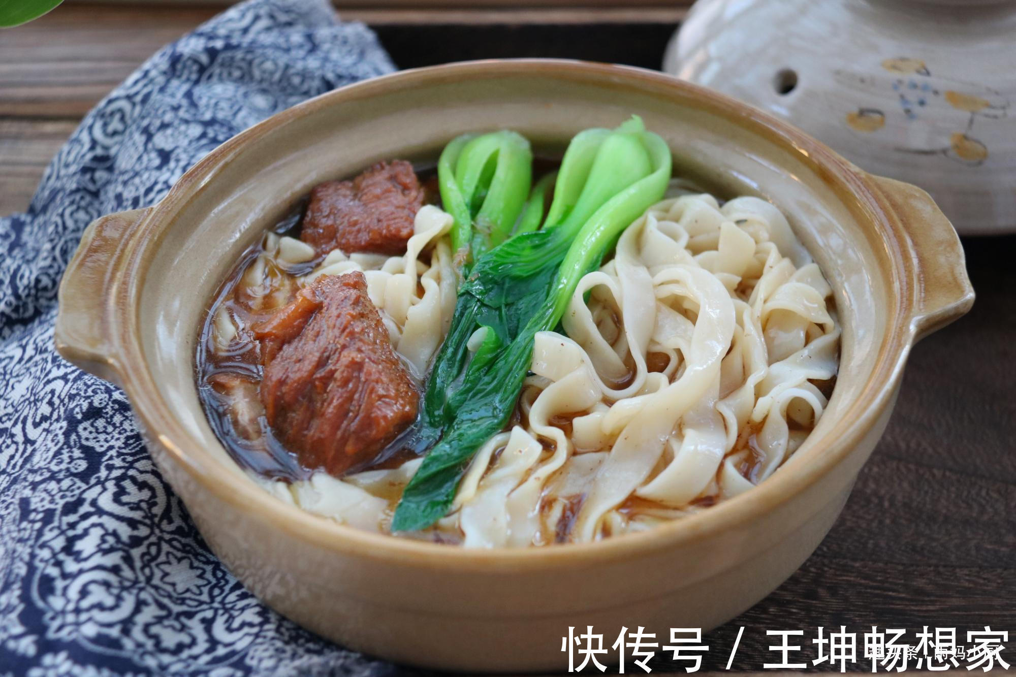 吃猪肉不如吃此物，鲜香味美，汤浓肉嫩，早餐来一碗，长劲不长肉