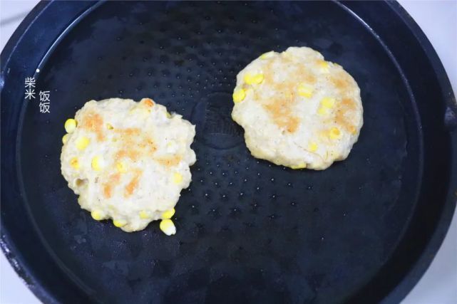 早餐，我给家人做了鸡肉堡，做法简单味道好，一个下肚能量满满