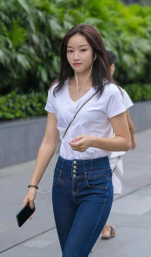 小姑娘|低腰裤和水印衬衣，小姑娘这样穿，轻松做小腰裤