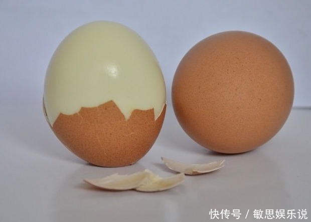 鸡蛋壳|煮鸡蛋时,直接下锅煮是错的!多加这1步,鸡蛋更嫩,壳一碰就掉