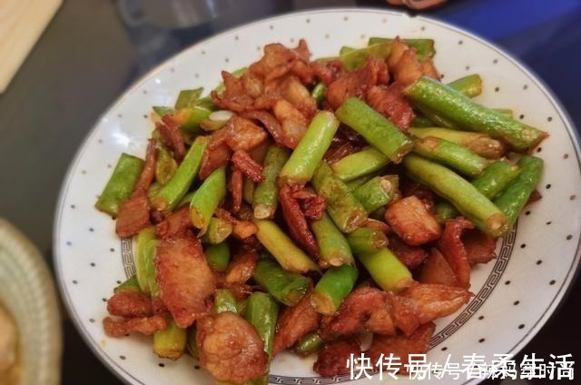 和儿子的晚餐,三菜一汤,花了90元,有人评论太奢侈