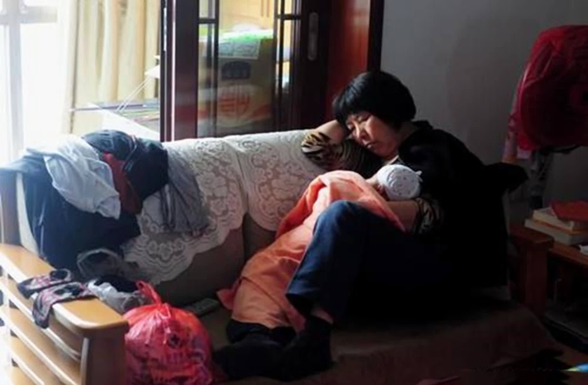 安全感|抱着睡、放下醒的“睡渣”宝宝,你家有同款吗?这几招或许有效