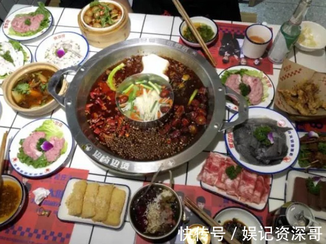 火锅店|吃出苍蝇！杜海涛吴昕火锅店被曝卫生问题，明星店真的走向末路吗？