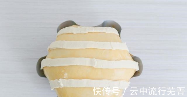 原来雪芙面包那么好吃,外酥内软,做法也很简单,在家就能自制!