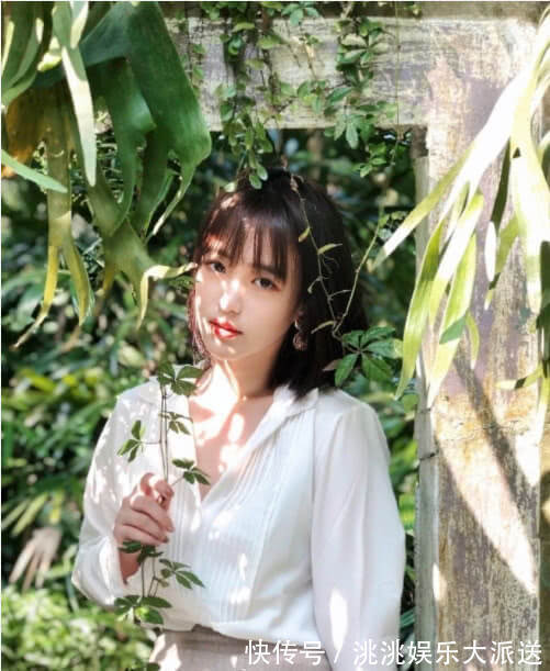 穿搭|街拍文艺范十足的白衬衫穿搭,短发美女教你这么穿更好看