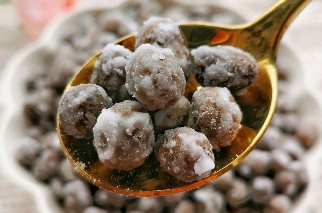 这东西十块钱三斤,比山药好吃养人,粉糯香甜,家人常吃对脾胃好