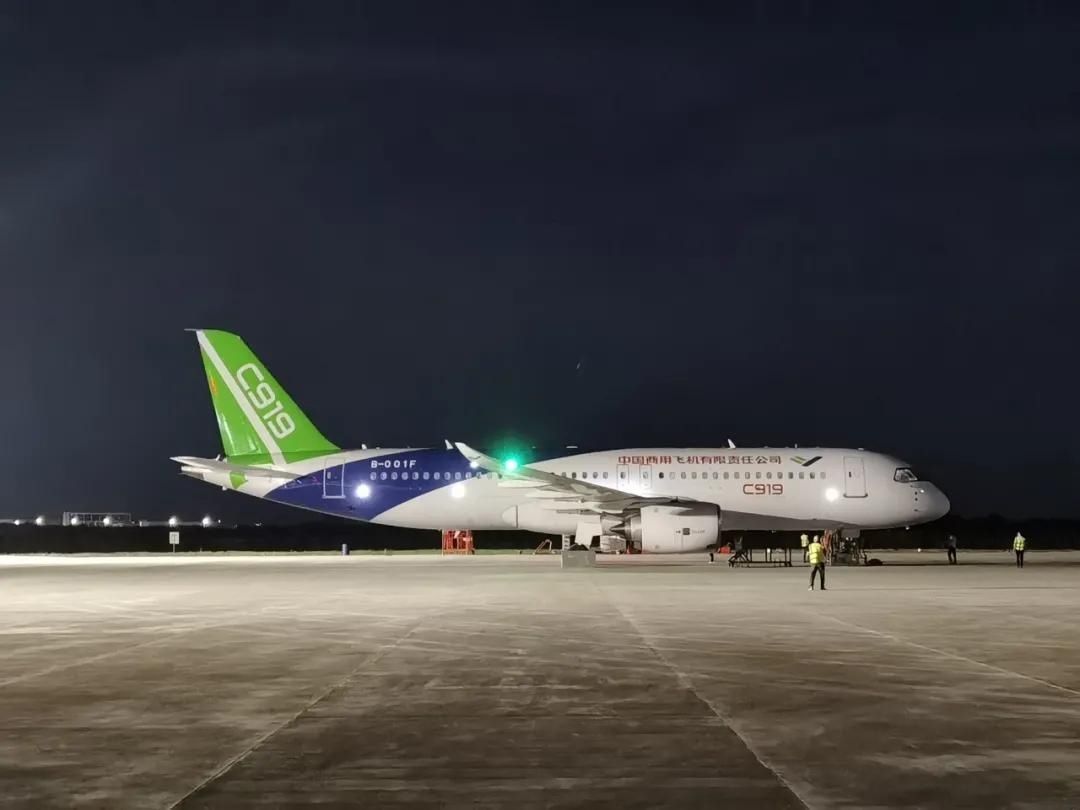  次亮相行业|C919“炫技”蓝天 预计2021年交付首家用户东航