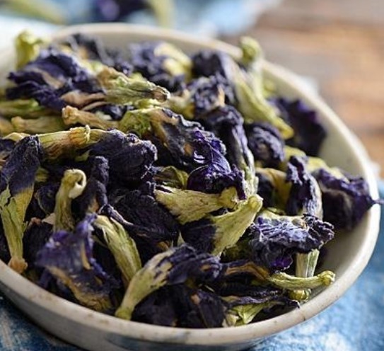 蓝蝴蝶|女性不想肚子鼓鼓,可常吃此菜,排出黑臭宿便,皮肤更细腻光滑