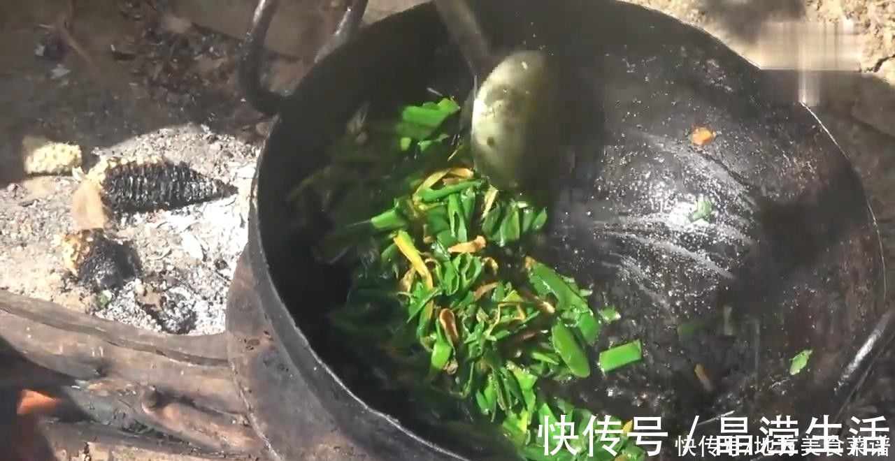 葱油鸡|尼泊尔山区贫困村民杀鸡招待中国客人，鸡肉做法特别，味道确实好
