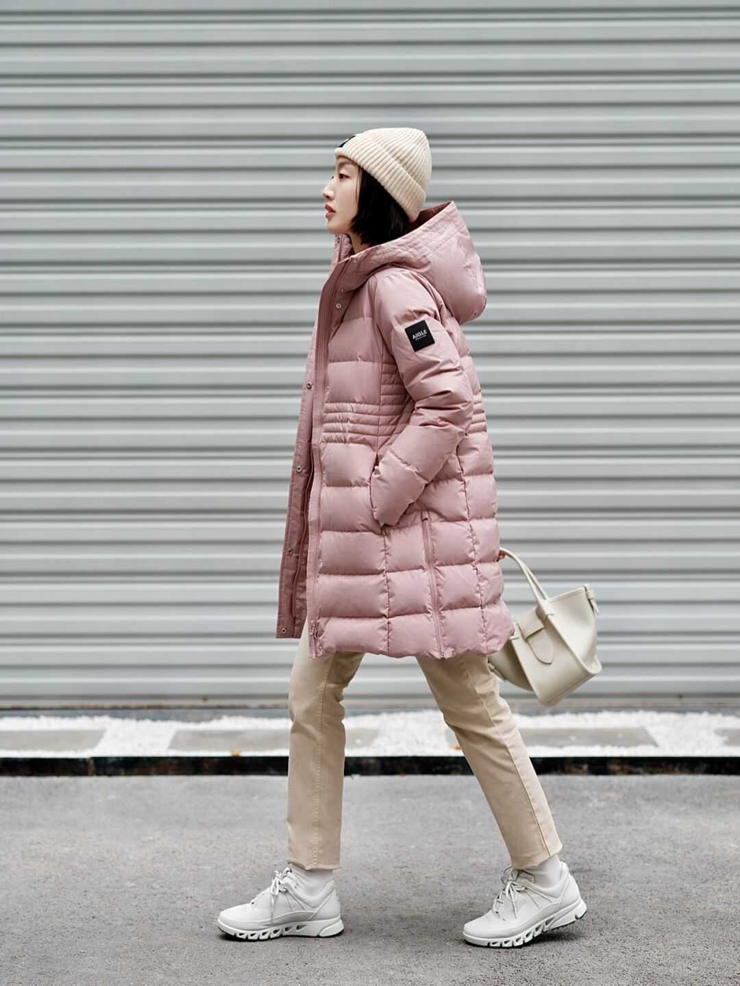 紧身裤 快要下雪的季节,怎么能够有羽绒服缺席呢?