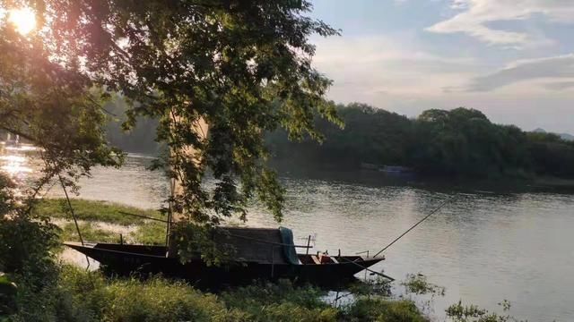 渔翁诗词19首钓罢清华钓日晖,钓来雁队看云飞